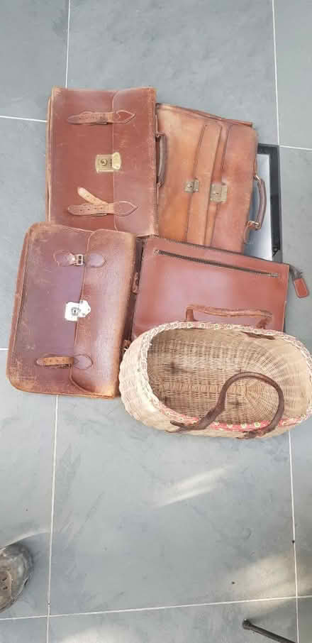 Photo of free Vintage leather cases (HP10 penn) #4