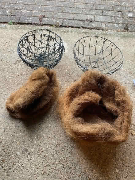 Photo of free Hanging baskets and liners (Linslade LU7) #1