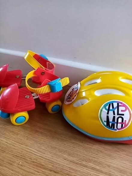 Photo of free On shoe adjustable roller skates and helmet (Chells SG2) #1