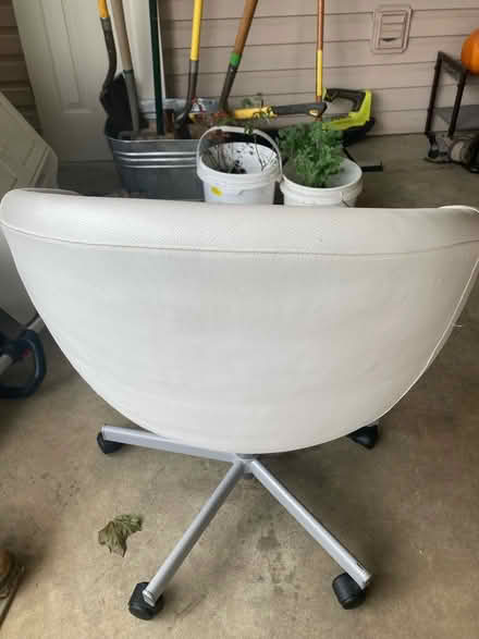 Photo of free Desk chair (Middletown) #3