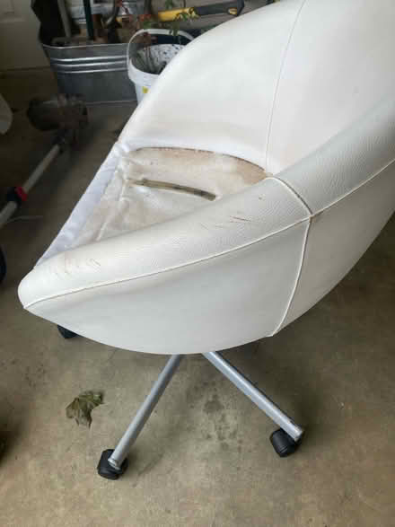 Photo of free Desk chair (Middletown) #2