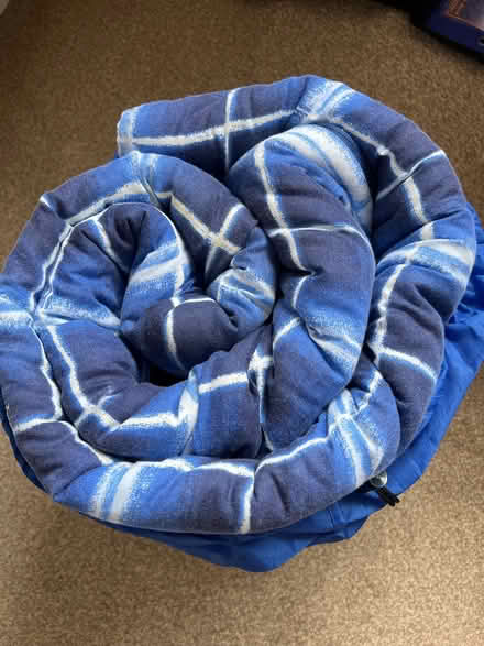 Photo of free Thick and warm sleeping bag (Rowsley DE4) #1