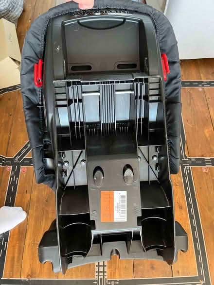 Photo of free Maxi-Cosi car seat 9-18kg (SW16 Norbury) #2