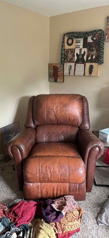 Photo of free Leather chair / recliner (Flemington nj) #1