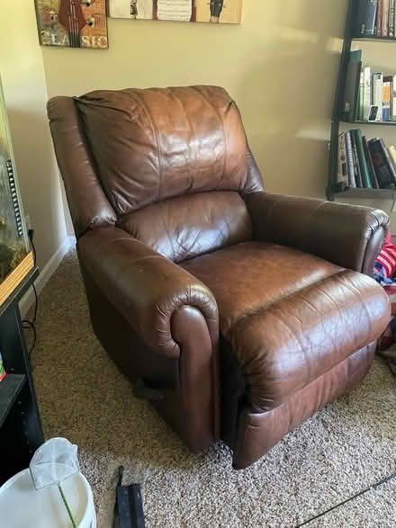 Photo of free Leather chair / recliner (Flemington nj) #4