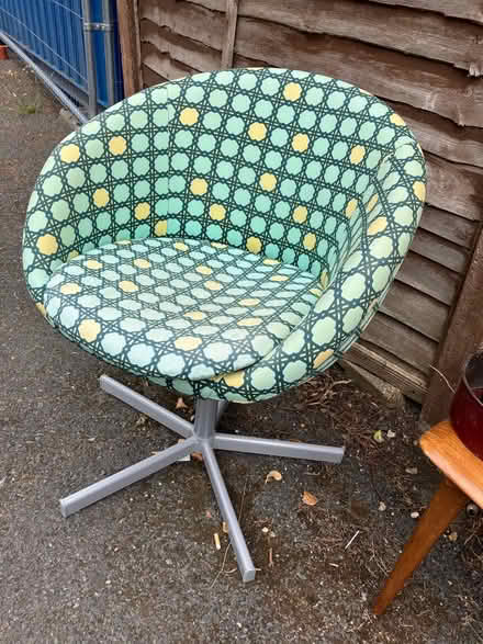 Photo of free Coffee table and chair (Finsbury Park, N4) #1