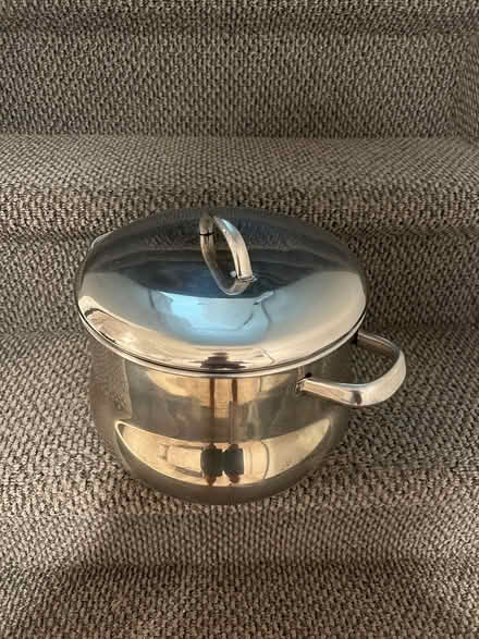 Photo of free Old pot (Scarsdale) #1