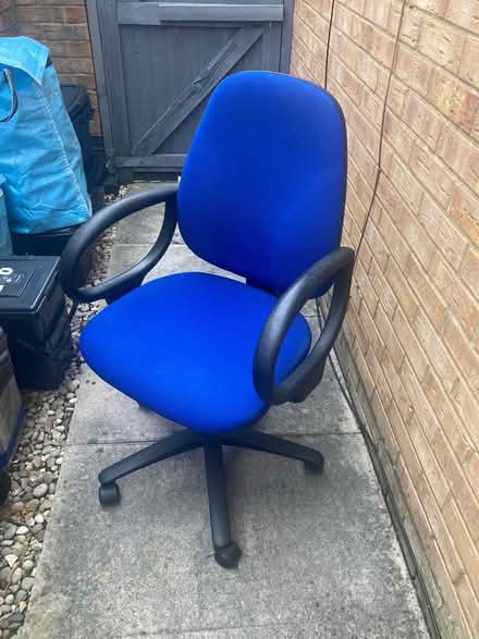 Photo of free Blue office chair (SN25) #1