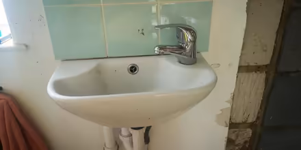 Photo of free En-Suite/Cloakroom Items (BN12) #2