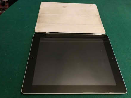 Photo of free Apple iPad 2 - 32GB - model A1395 (Temple Street OX4) #1