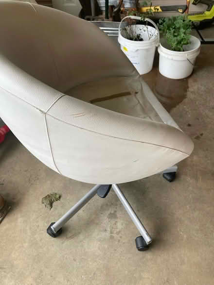Photo of free Desk chair (Middletown) #4