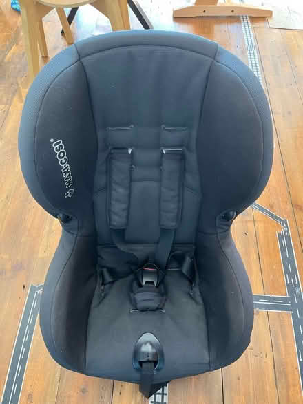 Photo of free Maxi-Cosi car seat 9-18kg (SW16 Norbury) #1