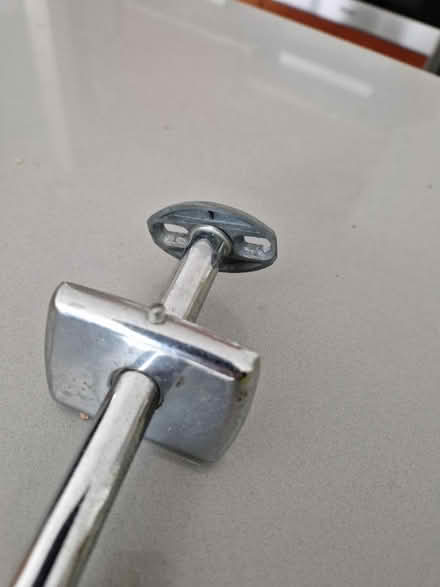 Photo of free Extendable towel rod (Broxbourne EN10) #3