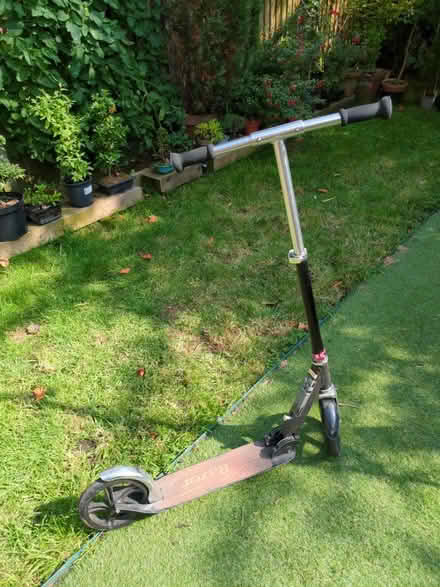 Photo of free Razor folding push scooter (SW6) #1