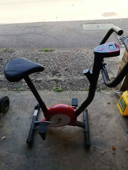 Photo of free exercise bike (Redbourn AL3) #3