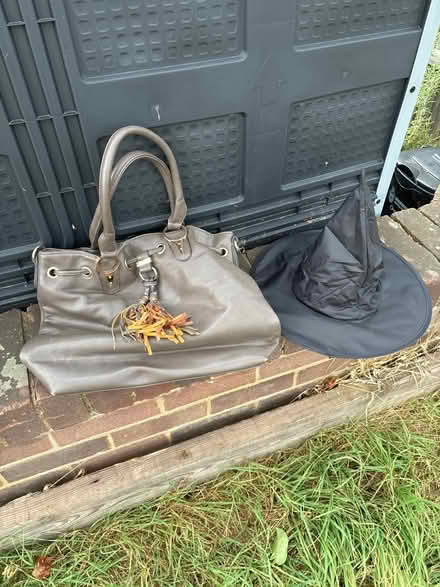Photo of free Various items - car boots (Woodley RG5) #3