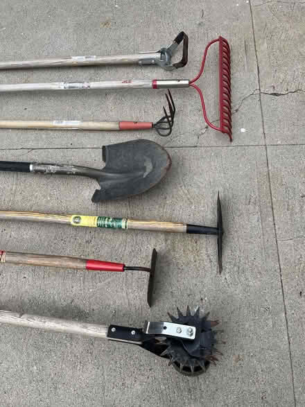 Photo of free lawn care tools (Pasadena)