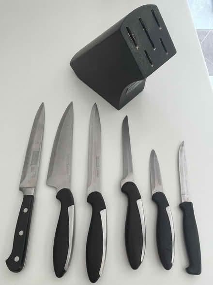 Photo of free Mixed Set of kitchen knives with block (St Pauls Ward GU15) #1