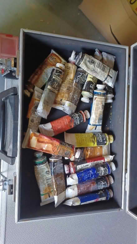 Photo of free Artist materials and easels (Hampton) #4