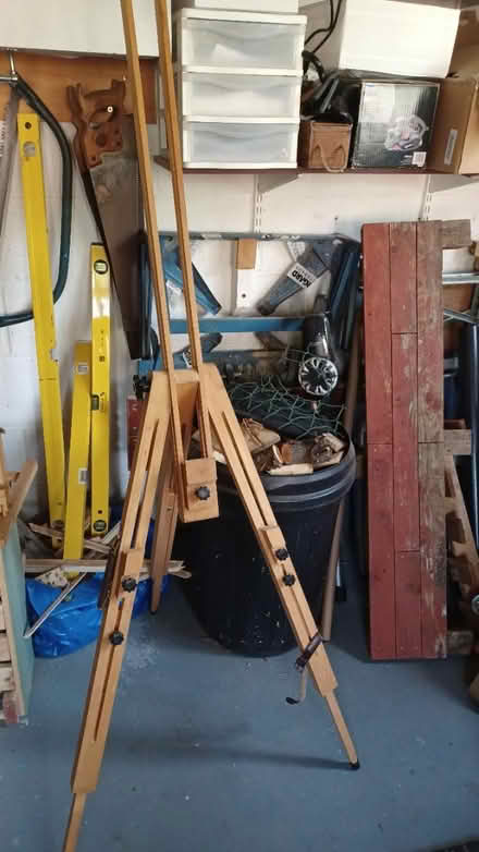 Photo of free Artist materials and easels (Hampton) #2