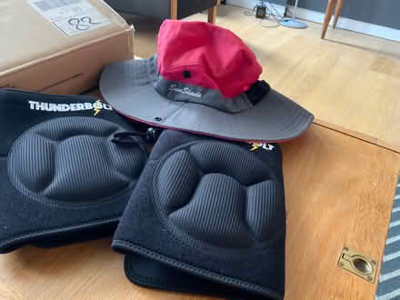 Photo of free Sun hat and kneed pads, L, sailing (Grandpont OX1) #1