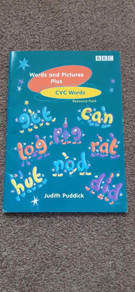 Photo of free Phonic resource book with activity ideas and photocopyable p (Olive Mount L15) #1