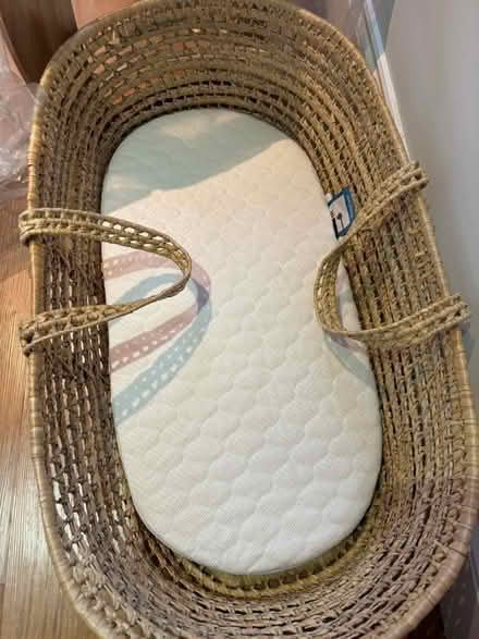 Photo of free Mothercare Travel Cot /Moses Basket (TW9) #3