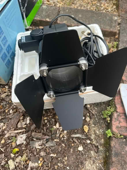 Photo of free Photo Video Cine lamp 200v/300w (Hales Bridge RH5) #4