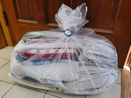 Photo of free Varios linens, sheets, etc (Somerset) #2