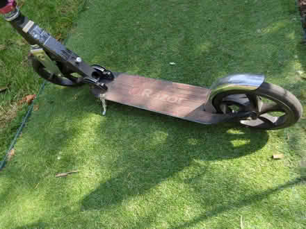 Photo of free Razor folding push scooter (SW6) #2