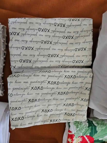 Photo of free Varios linens, sheets, etc (Somerset) #3