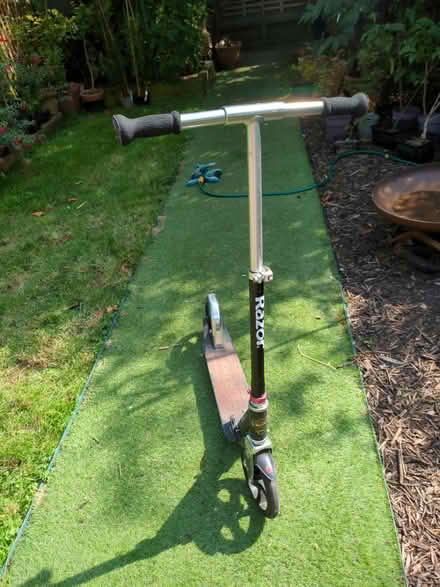Photo of free Razor folding push scooter (SW6) #3