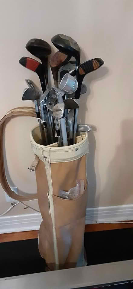 Photo of free Golf Bag & Clubs (McCarthur & Vanier Parkway)