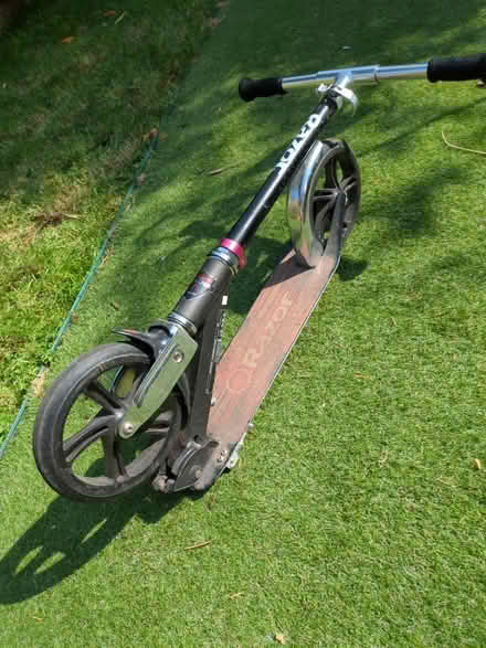 Photo of free Razor folding push scooter (SW6) #4