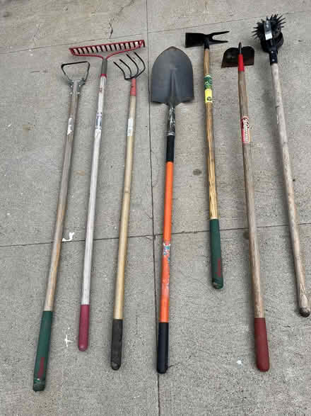 Photo of free lawn care tools (Pasadena)