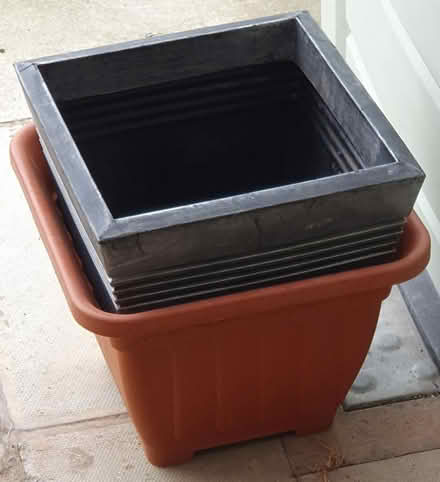 Photo of free Plastic plant pots (SK5 Reddish) #1