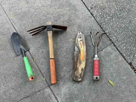 Photo of free lawn care tools (Pasadena)