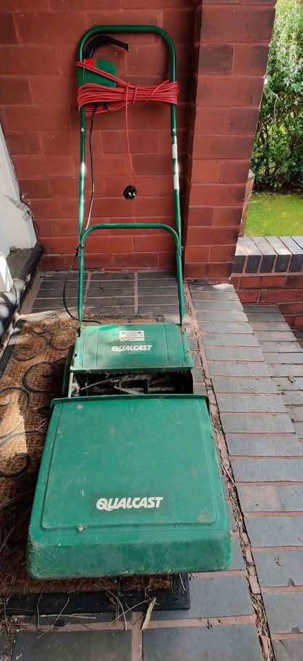 Photo of free Electric lawnmower (Heaton Chapel SK4) #1