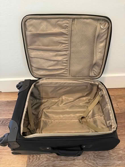 Photo of free Samsonite 1910 Carry On Luggage (West End) #2