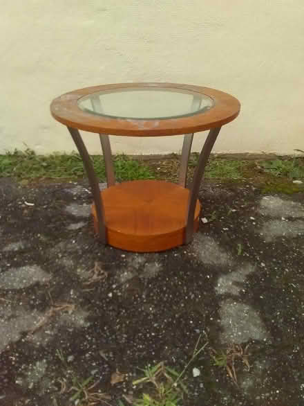 Photo of free Round wood table (1016 Quince Orchard Rd. Gaith.) #1