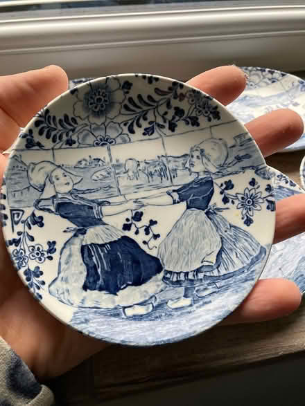 Photo of free 5 small delft plates (Swindon SN25) #3