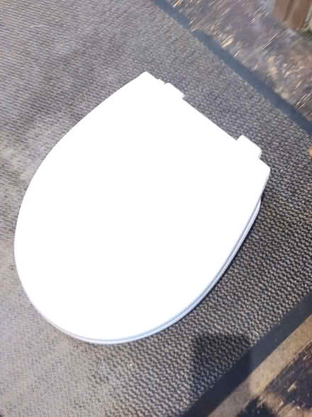 Photo of free Good as new toilet seat (Northchurch HP4) #2