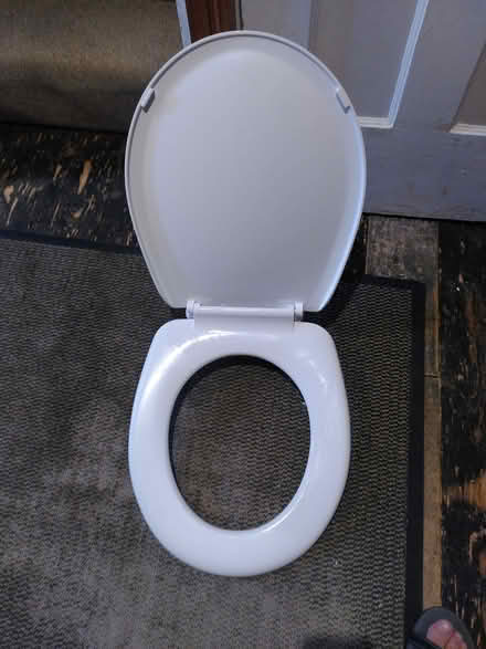 Photo of free Good as new toilet seat (Northchurch HP4) #1