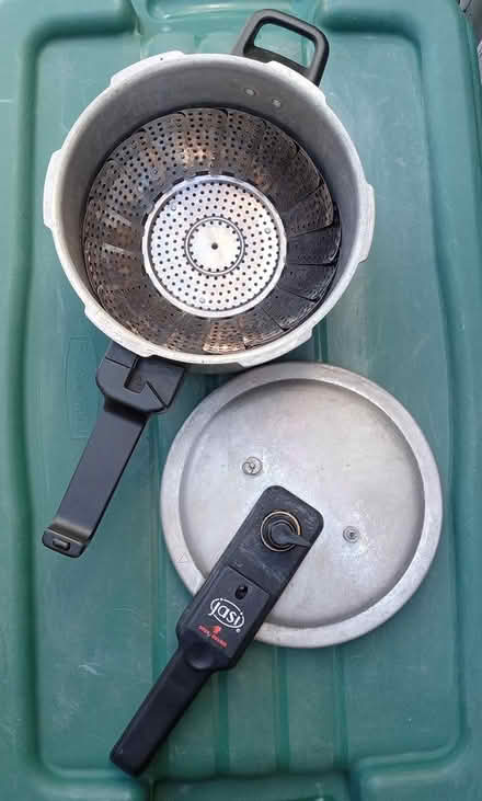 Photo of free pressure cooker small (Lower East Side) #2