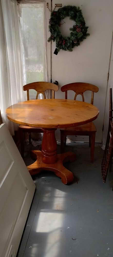 Photo of free Round table and chairs (Georgina) #1