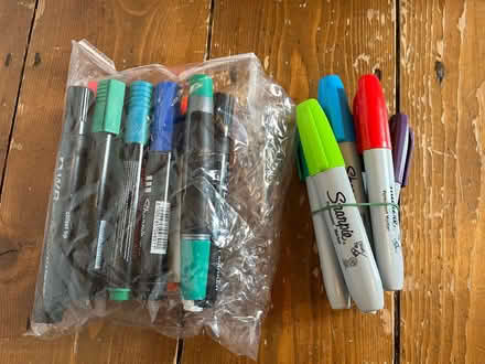 Photo of free Selection of flip-chart pens and Sharpies (Lower Weston) #1