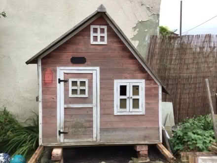Photo of free wooden playhouse (Sutton Courtenay OX14) #1