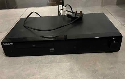 Photo of free Samsung HT-Z220 Home cinema DVD and sound system (Moss Side PR26) #3