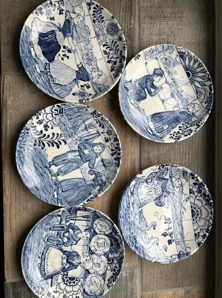 Photo of free 5 small delft plates (Swindon SN25) #2