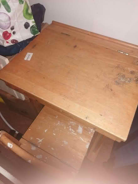 Photo of free Desk and chair for kids (S10) #1